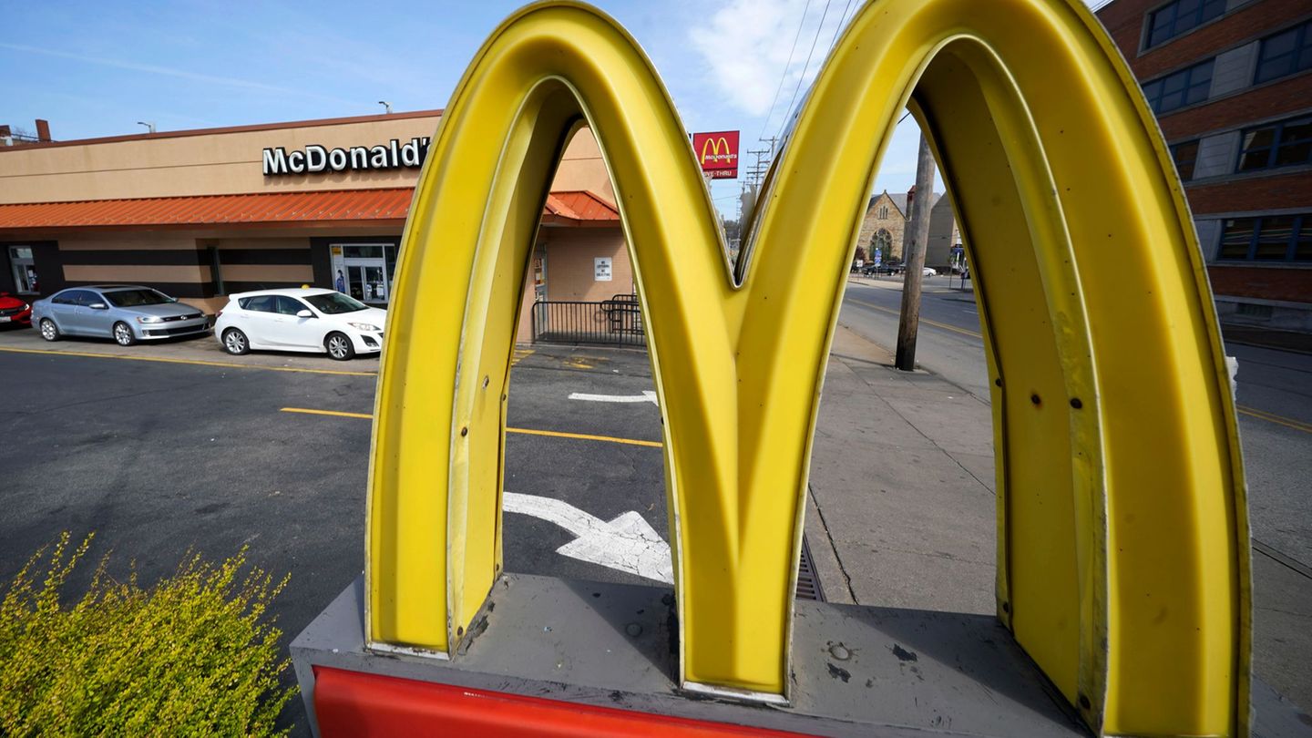 McDonald's und andere Fast-Food-Ketten führten mehr günstigere Menü-Optionen in den USA ein. (Archivbild) Foto: Gene J. Puskar/A