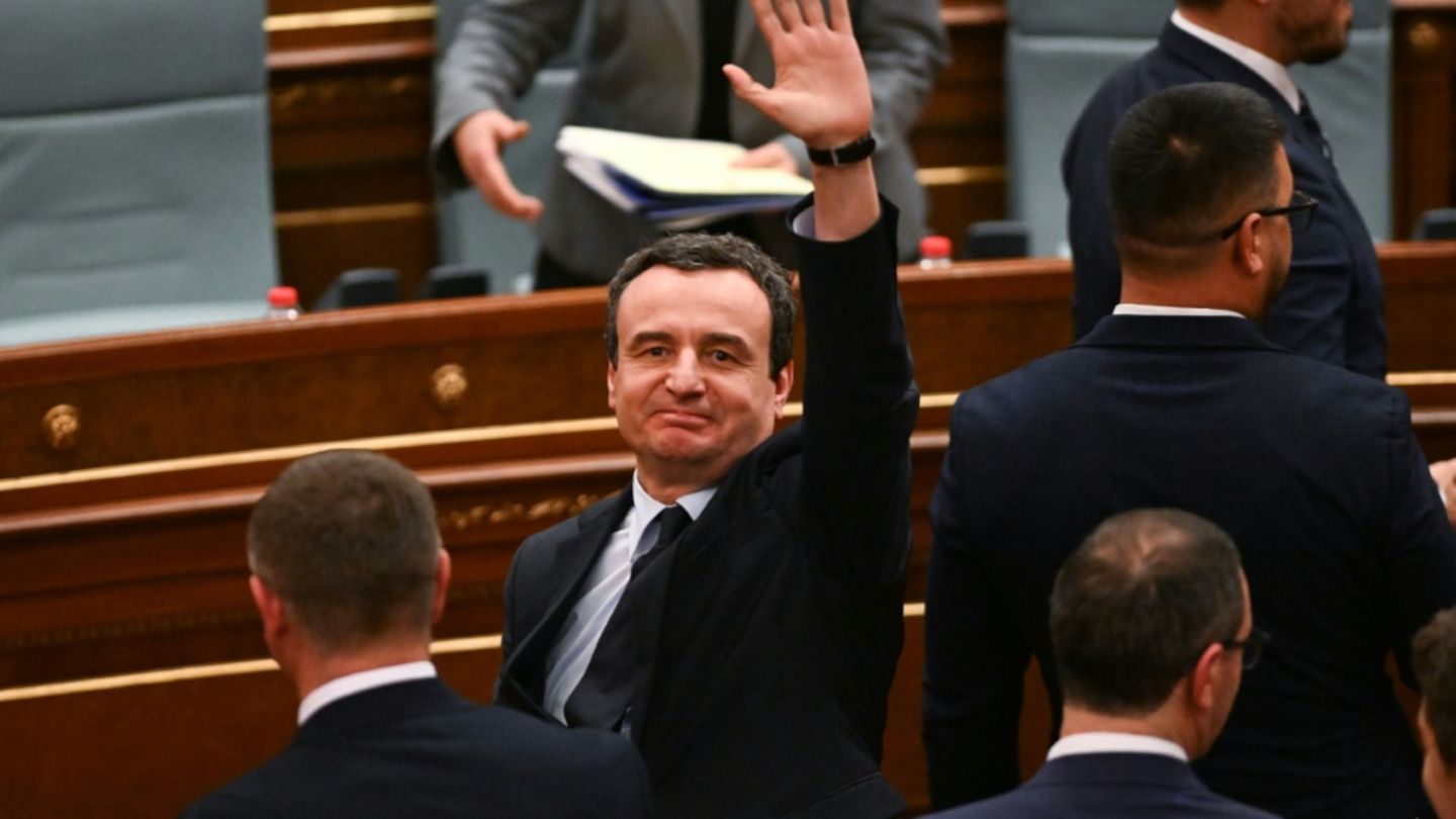 Kurti nach der Abstimmung im kosovarischen Parlament