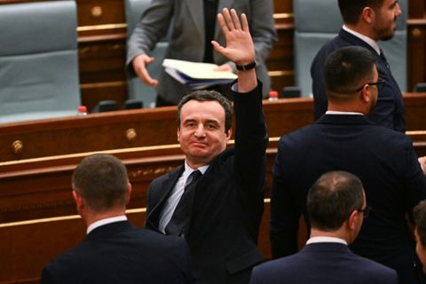 Kurti nach der Abstimmung im kosovarischen Parlament