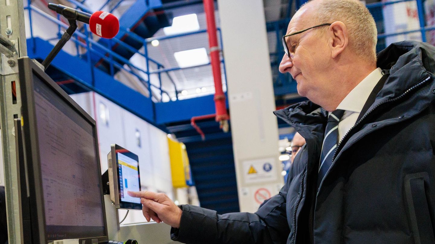 Brandenburgs Ministerpräsident Dietmar Woidke sieht die Ankurbelung der Wirtschaft bei den Koalitionsverhandlungen von SPD und C