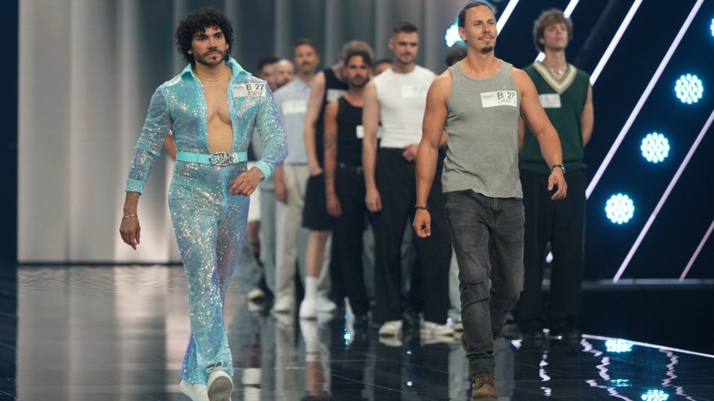 Norvi (l.) und Danny auf dem Laufsteg des GNTM-Männer-Castings in Köln.