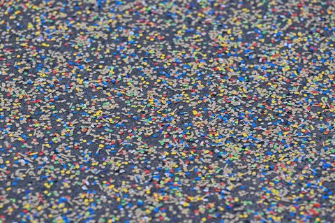 Die bunten Schnipsel sorgen für viel Müll. (Archivbild) Foto: Patrick Pleul/dpa