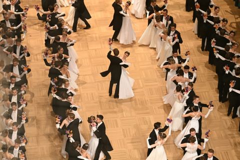 Tanzpaare beim Wiener Opernball