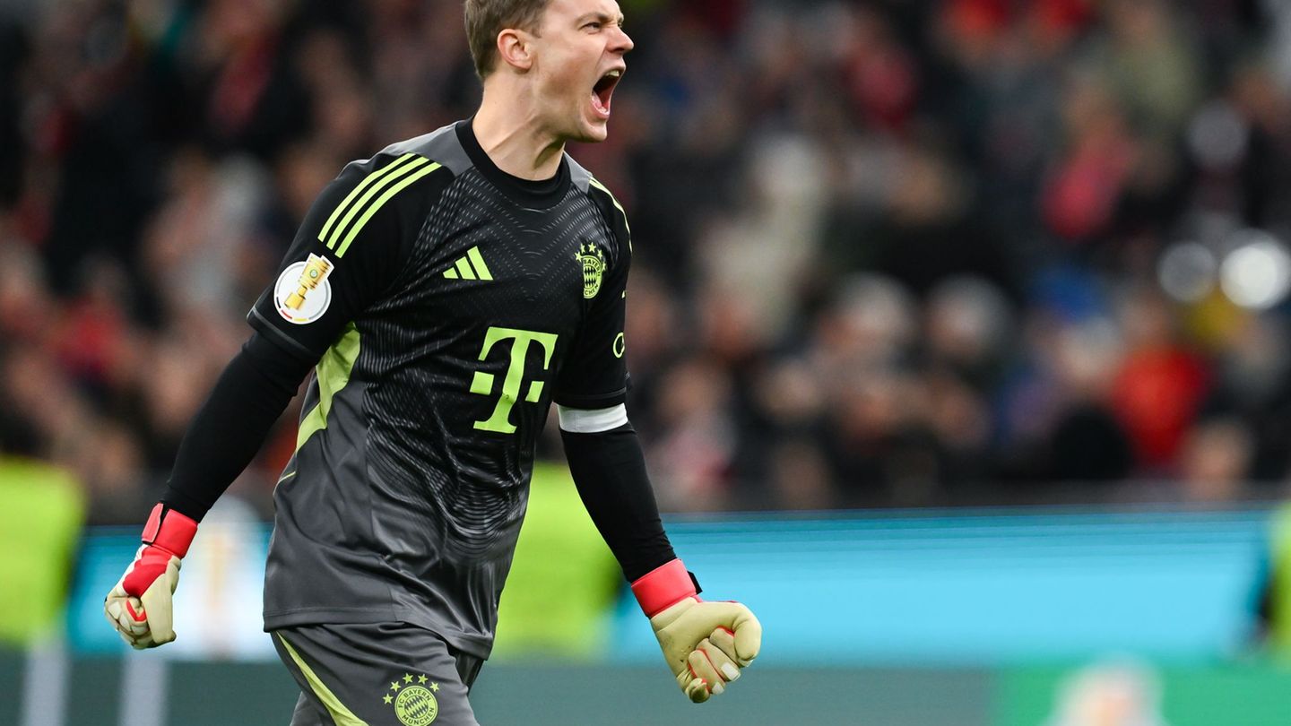 Manuel Neuer jubelt nach dem Einzug ins DFB-Pokal-Halbfinale. Foto: Sven Hoppe/dpa