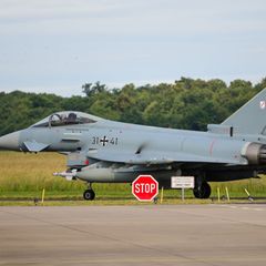 Am Luftwaffenstützpunkt Laage läuft die Eurofighter-Ausbildung. (Archivbild) Foto: Christoph Reichwein/dpa