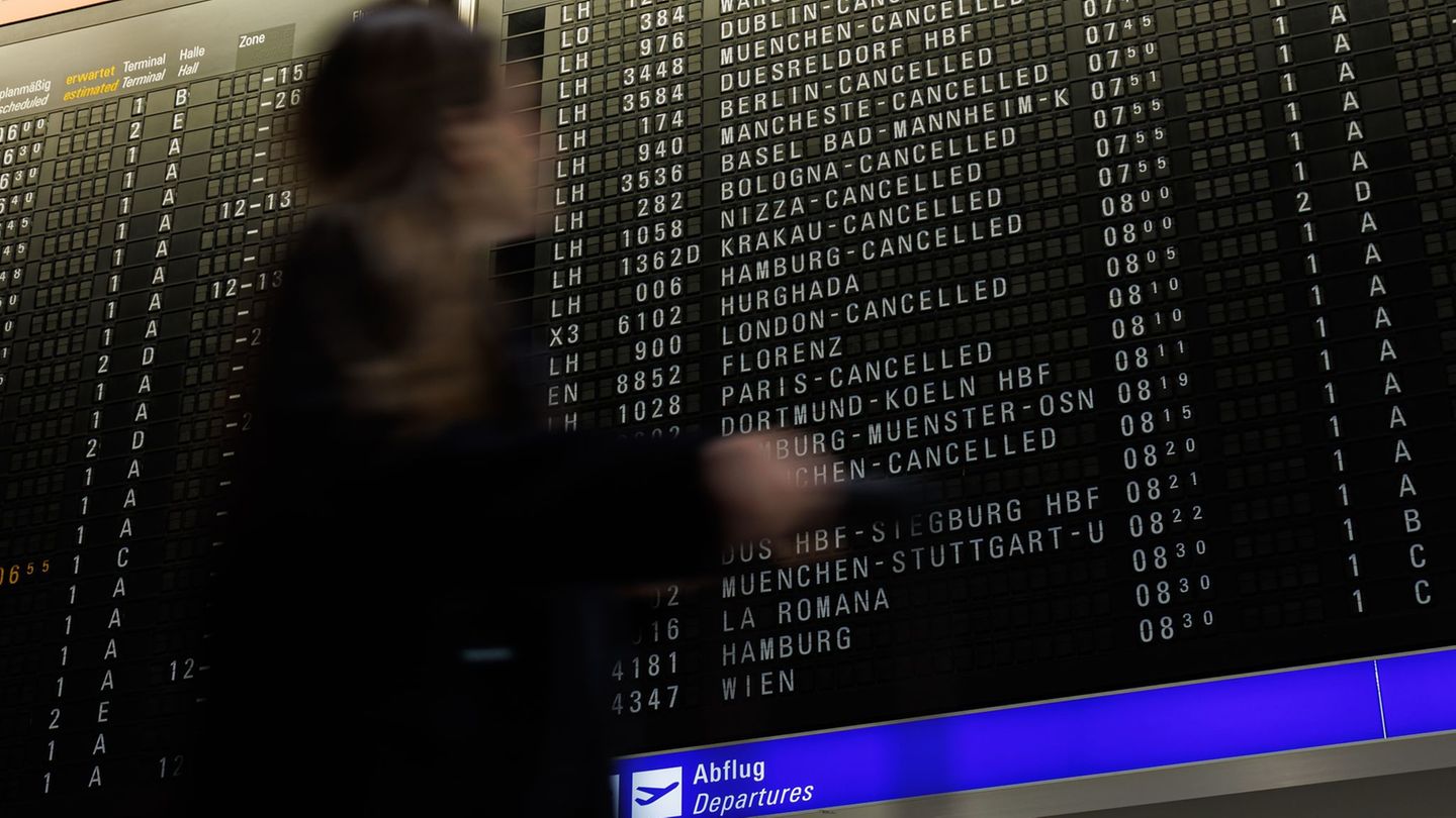Voraussichtlich am Freitag plant die Lufthansa wieder zum normalen Flugbetrieb zurückzukehren. Foto: Hannes P. Albert/dpa
