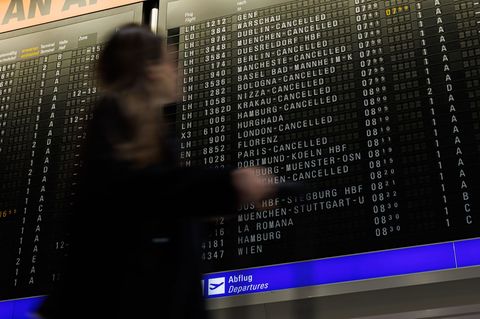 Voraussichtlich am Freitag plant die Lufthansa wieder zum normalen Flugbetrieb zurückzukehren. Foto: Hannes P. Albert/dpa