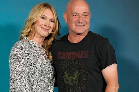 Die ehemalige Ausnahmetennisspielerin Steffi Graf - hier mit Ehemann Andre Agassi - wirbt nun für die Sportmarke des Discounters