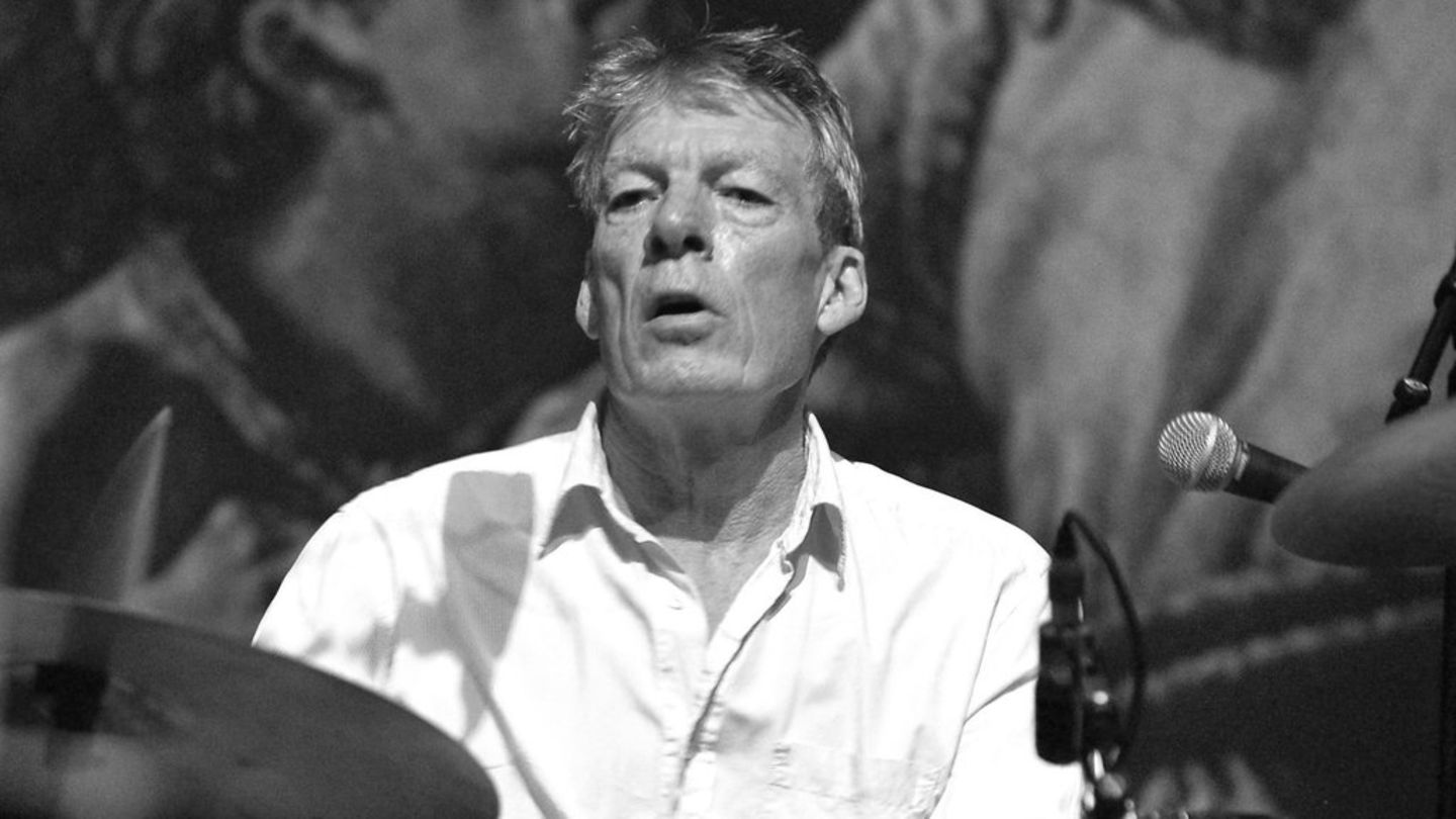 The-Pogues-Drummer Andrew Ranken ist gestorben.