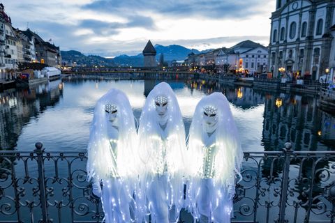 Fantasiegestalten haben in Luzern das Zepter übernommen. Foto: Urs Flueeler/KEYSTONE/dpa