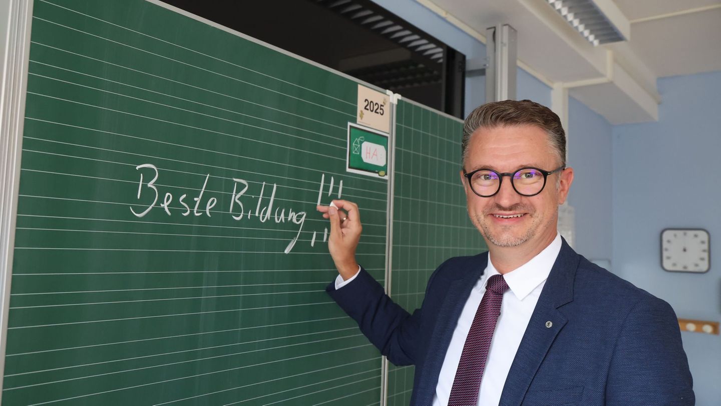 Thüringens Bildungsminister Christian Tischner (CDU) hat neue Lehrpläne für das neue Schuljahr angekündigt. (Archivbild) Foto: B