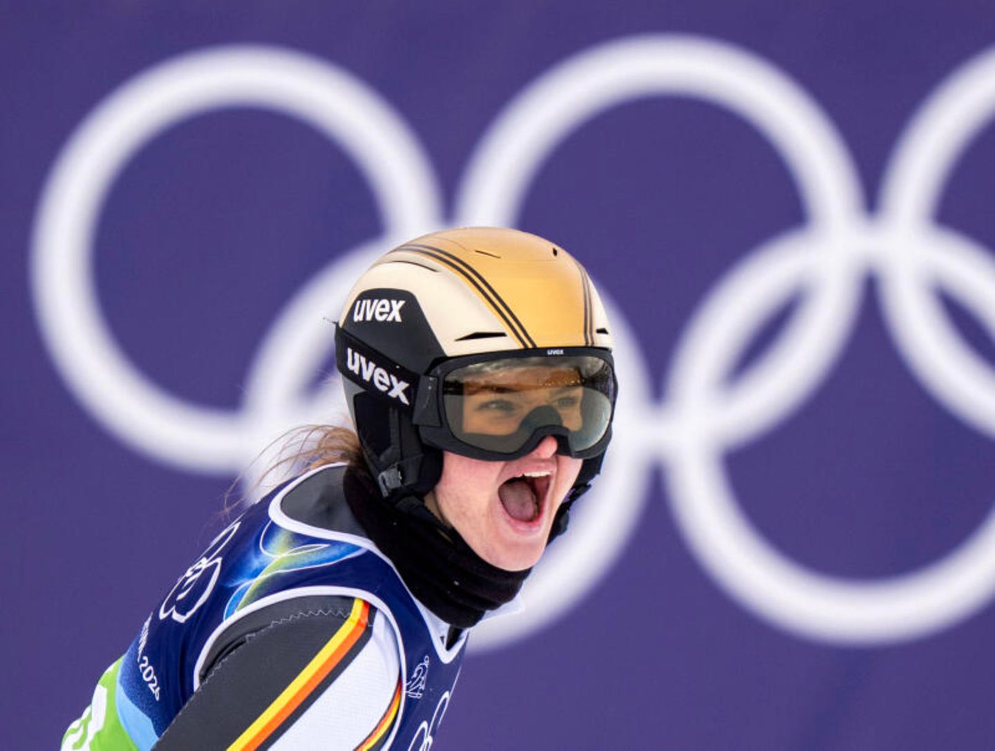 Olympische Spiele: Silber für Emma Aicher in der Abfahrt