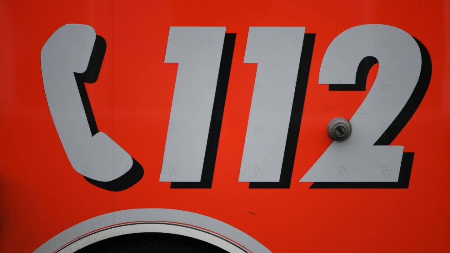 Notrufnummer auf Rettungswagen