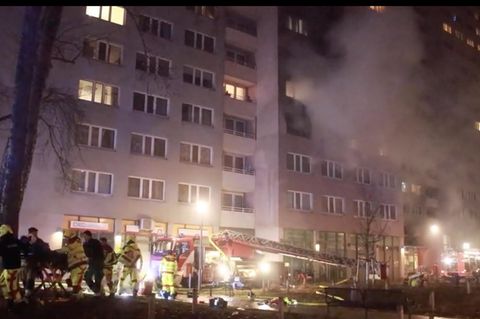 In Berlin brennt ein Hochhaus.