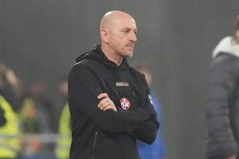 Angespannte Lage: Kaiserslautern und Trainer Torsten Lieberknecht stehen im Heimspiel gegen Fürth unter Zugzwang. (Archivbild) F