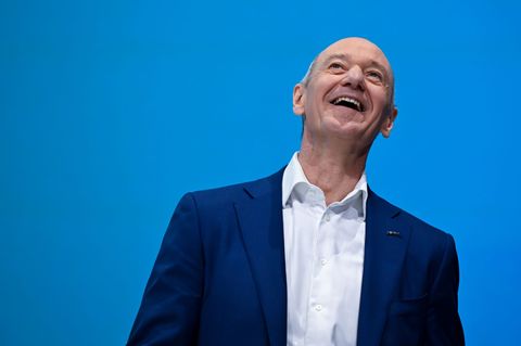 Siemens-Chef Roland Busch hat Grund zur Freude: Geschäftszahlen und Aktienkurs entwickeln sich gut. Foto: Sven Hoppe/dpa