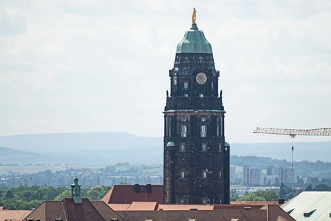 Der Rathausturm war 12 Jahre lang für Besucher geschlossen. (Archivbild) Foto: Sebastian Kahnert/dpa