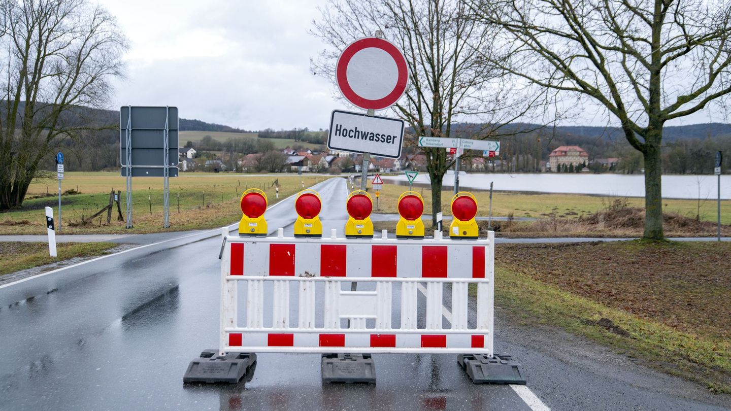 Einzelne Straßen in Nordbayern sind gesperrt. Foto: Pia Bayer/dpa