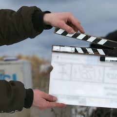 2025 gab es wieder mehr Film-Drehtage in Mecklenburg-Vorpommern. (Symbolbild) Foto: Bernd Wüstneck/dpa-Zentralbild/dpa