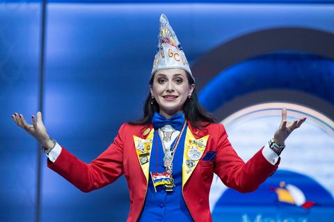 Bislang stets in Männerhand - bis jetzt: Christina Grom ist die erste Chefin des Protokolls bei "Mainz bleibt Mainz". Foto: Bori