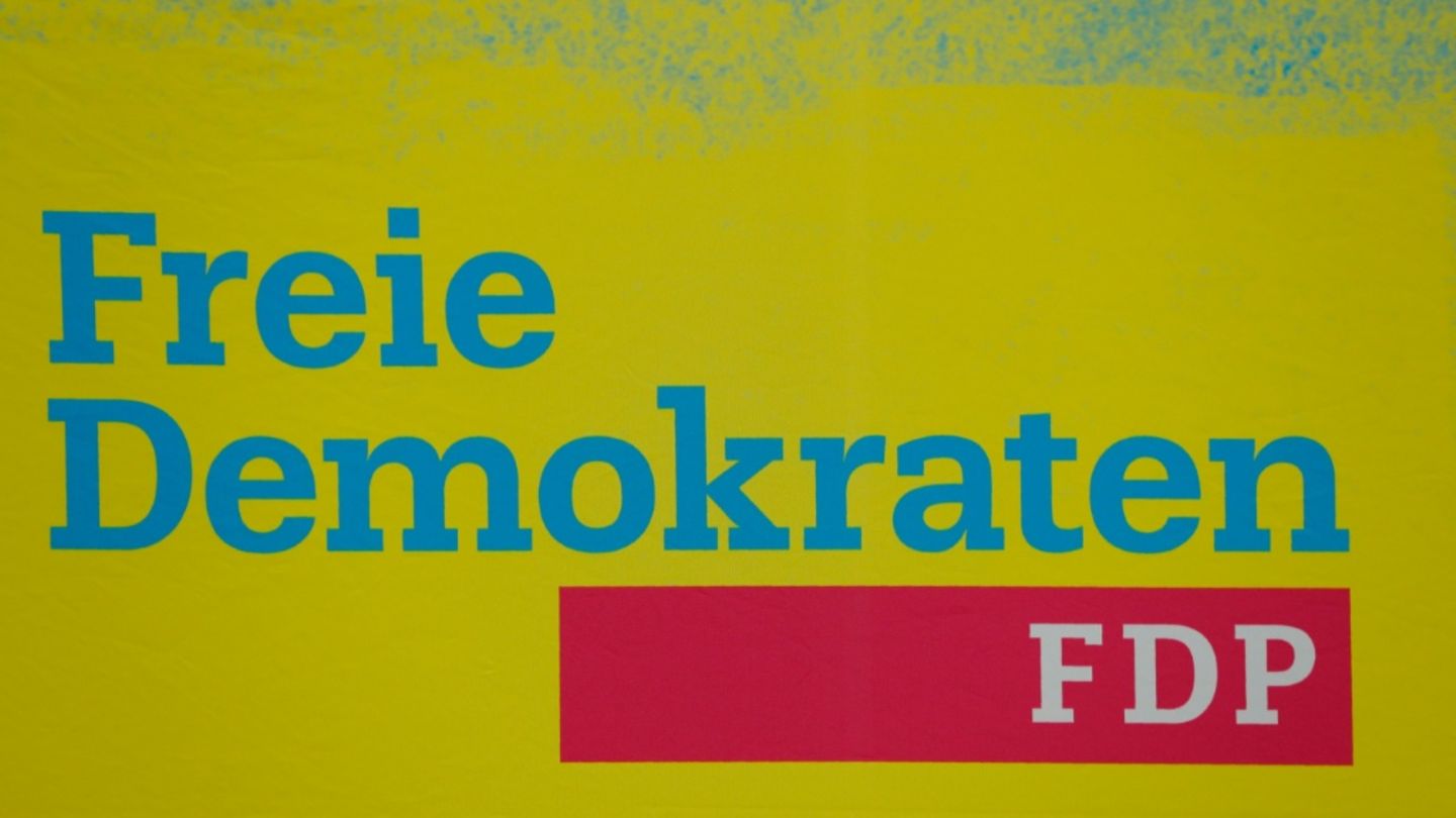 Schild mit FDP-Logo
