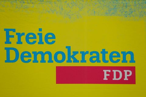 Schild mit FDP-Logo