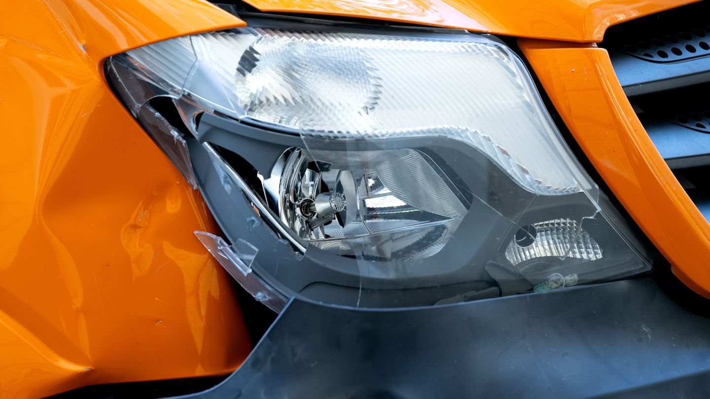Parkrempler können bei modernen Autos schnell sehr teuer werden, beklagt der ADAC. (Archivbild) Foto: Sven Hoppe/dpa