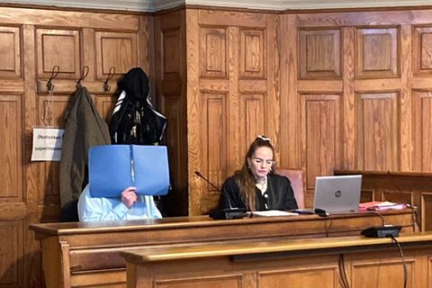 Der Angeklagte räumte die Taten teilweise ein. Foto: Mirjam Uhrich/dpa