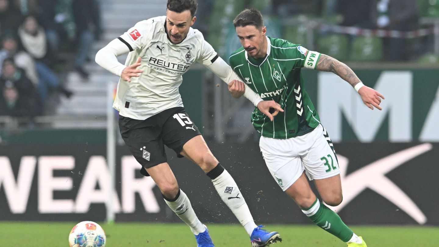 Borussias zehnmaliger Torschütze Haris Tabakovic (links) hat zuletzt binnen fünf Bundesligaspielen nur einmal getroffen (Archivb