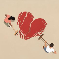 Thema Elternhaus: Illustration zweier Menschen, die ein zersprungenes Herz zusammenfegen