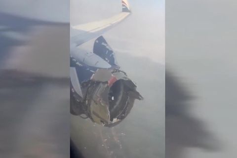 Ein Flugzeug bei einer Notlandung