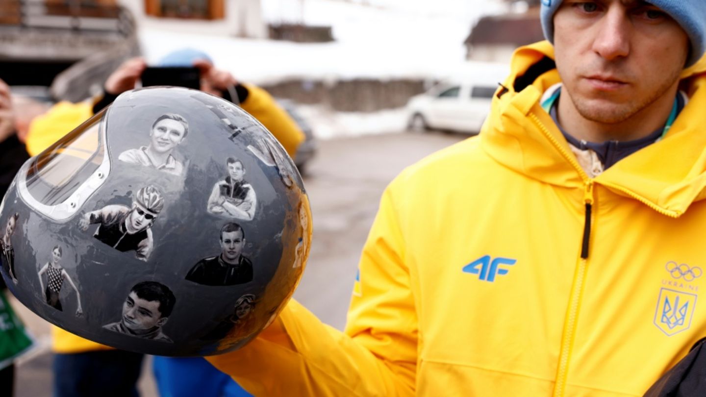 Skeleton-Fahrer Wladislaw Heraskewytsch mit dem Gedenkhelm