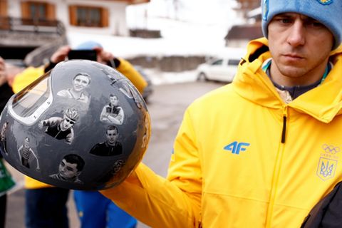 Skeleton-Fahrer Wladislaw Heraskewytsch mit dem Gedenkhelm