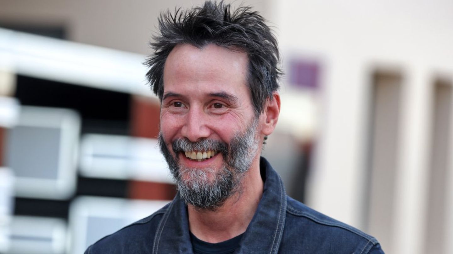 Lockerer Look à la Keanu Reeves: Der Hollywoodstar in Bahrain.