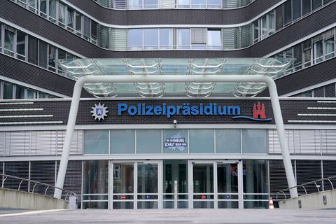 Innensenator Andy Grote hat die neue Kriminalstatistik im Hamburger Polizeipräsidium vorgestellt. (Archivbild) Foto: Marcus Bran