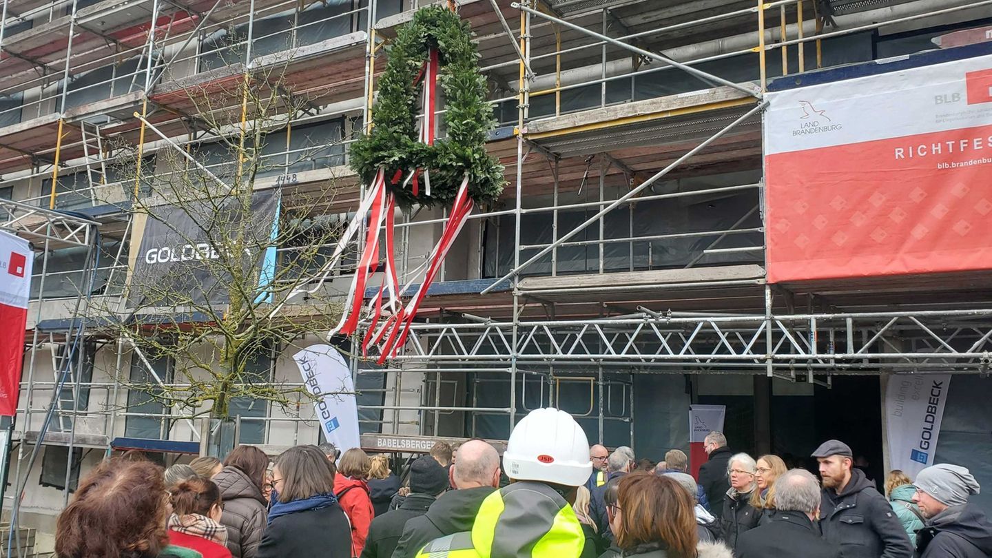 Das neue Zentrum für Lehrerbildung an der Universität Potsdam soll möglichst Ende des Jahres fertig sein. Foto: Johanna Czech/dp