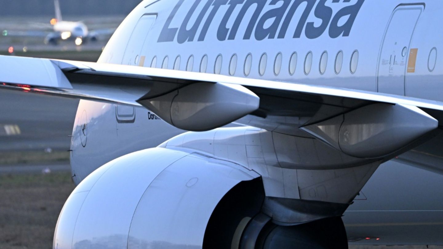 Lufthansa-Maschine in Frankfurt am Main