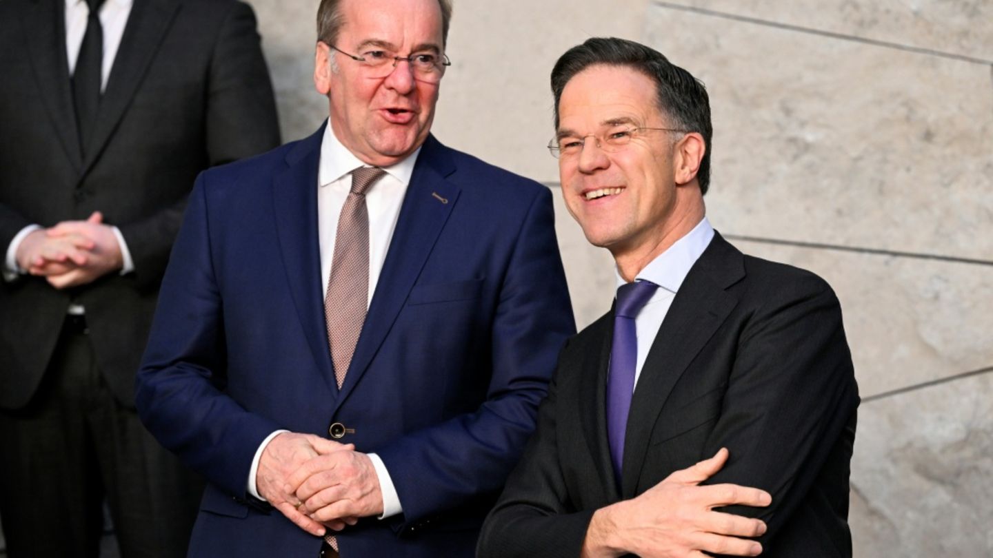 Pistorius (l.) und Rutte am Donnerstag in Brüssel