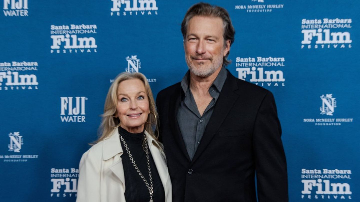 Bo Derek und John Corbett heirateten 2020 nach 18 Jahren Beziehung.