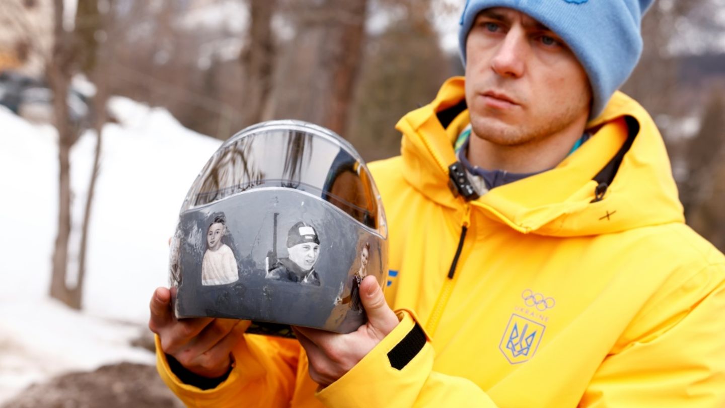 Wladislaw Heraskewytsch mit seinem Gedenkhelm