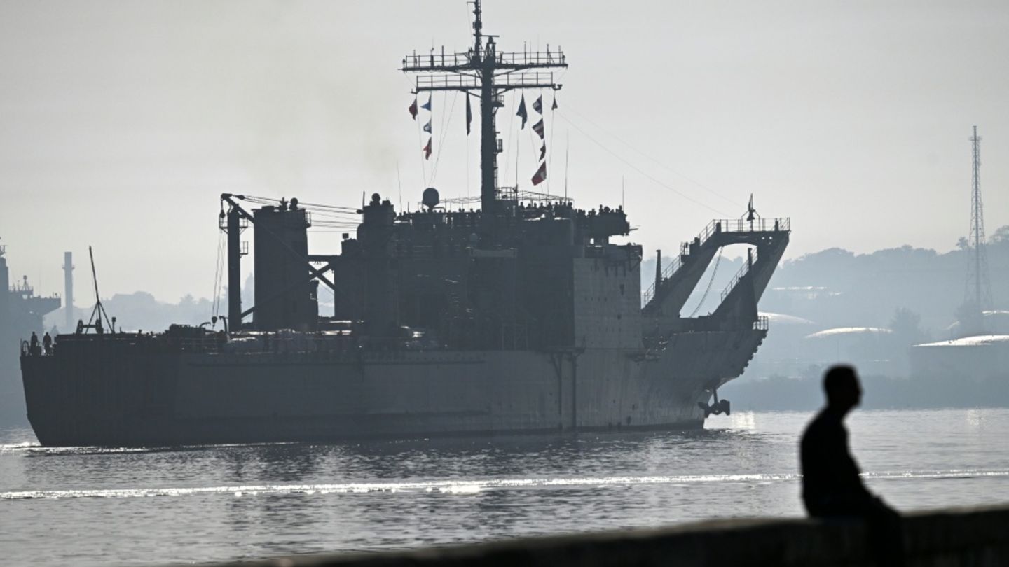 Das mexikanische Schiff "ARM Papaloapan" in Havanna
