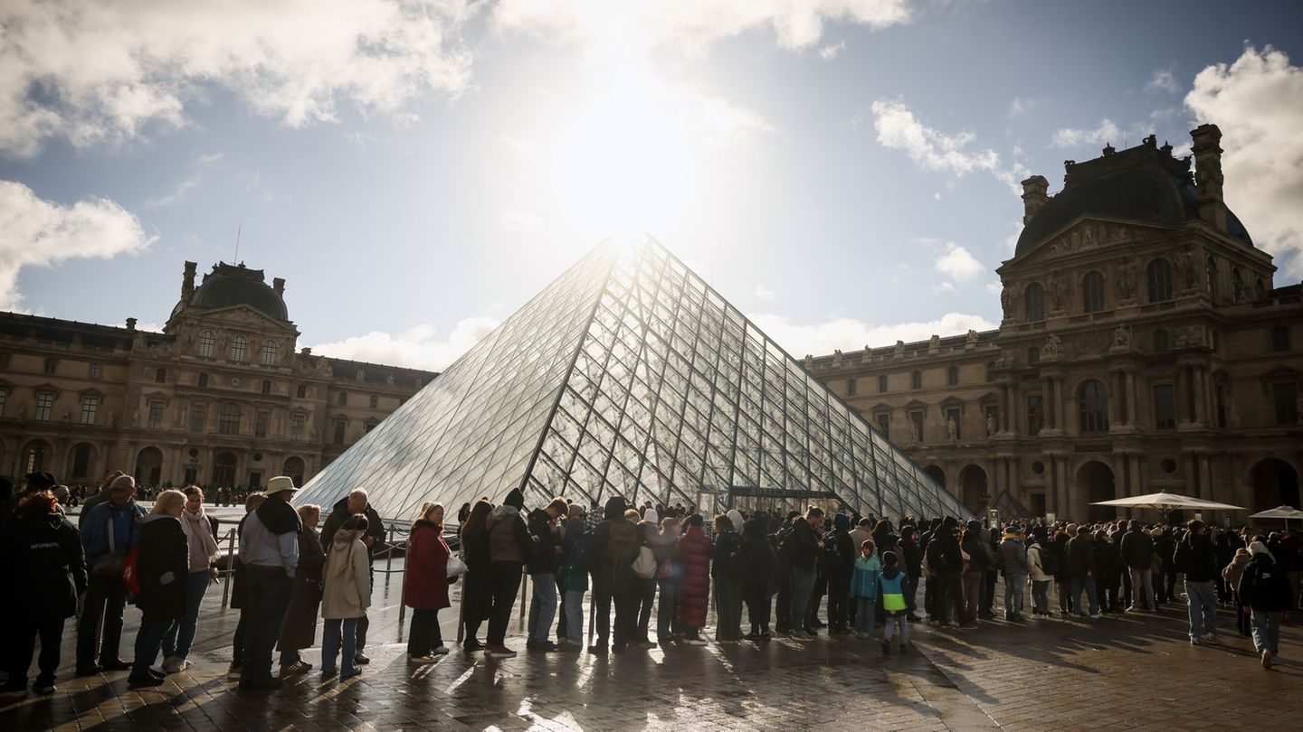 Wegen Verdachts auf Betrügerei mit gefälschten Tickets hat der Louvre die Polizei eingeschaltet. Es wird die Existenz eines umfa