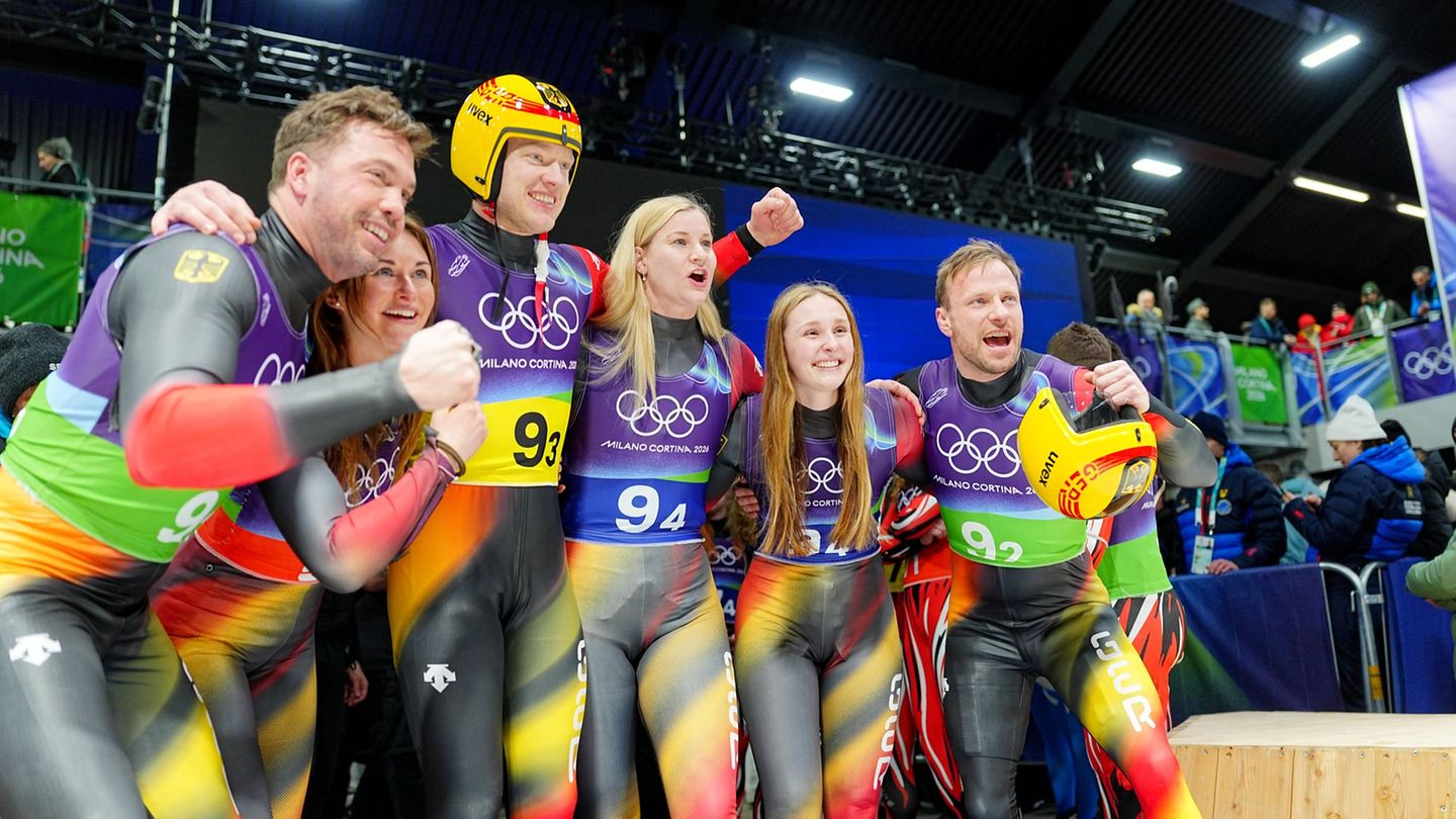 Ministerpräsident Voigt gratuliert zum olympischen Gold der Rodler in der Teamstaffel. Foto: Michael Kappeler/dpa