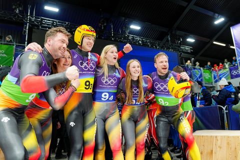 Ministerpräsident Voigt gratuliert zum olympischen Gold der Rodler in der Teamstaffel. Foto: Michael Kappeler/dpa