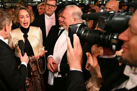 Bei Sharon Stone flossen am roten Teppich ein paar Tränen. Foto: Helmut Fohringer/APA/dpa