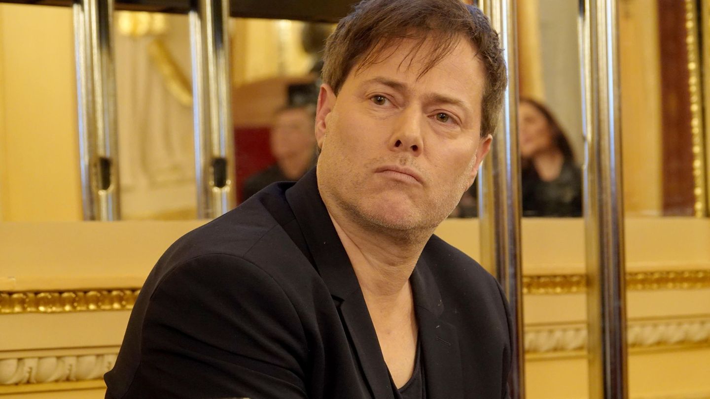 In dem Stück verhandeln die Experten ein Verbotsverfahren gegen die AfD. Foto: Christiane Oelrich/dpa