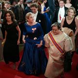 Österreichs Außenministerin Beate Meinl-Reisinger trifft zusammen mit der albanischen Außen- und Europaministerin Elisa Spiropali (r.) zur Feier ein.