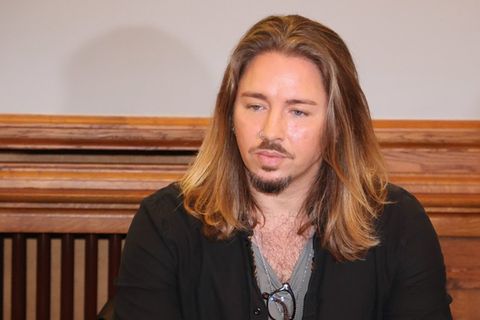 Gil Ofarim spricht erneut über den Davidstern-Skandal.