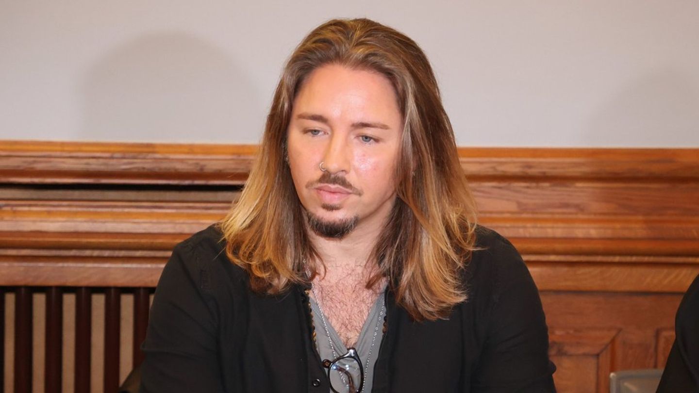 Gil Ofarim spricht erneut über den Davidstern-Skandal.