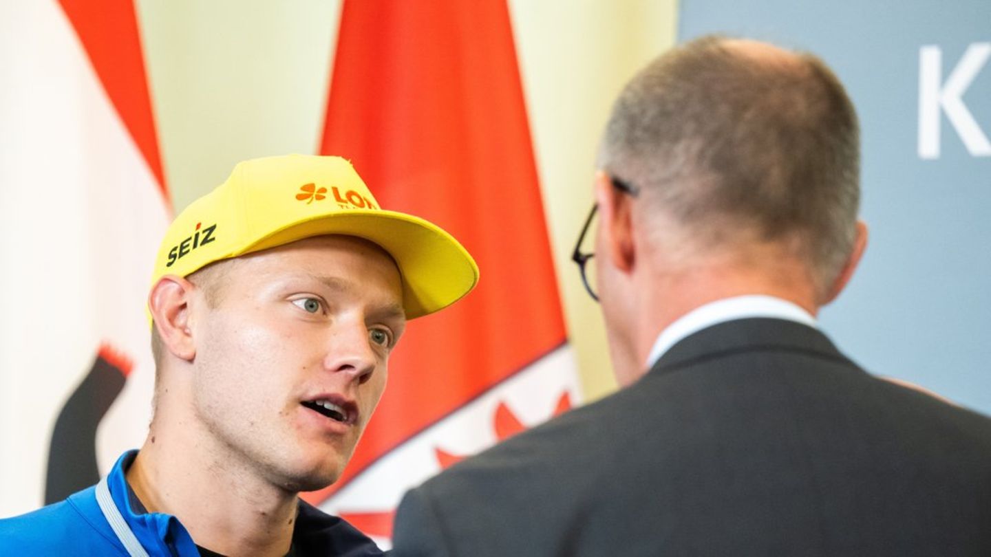 Doppel-Olympiasieger Max Langenhan hatte die Nummer von Friedrich Merz nicht eingespeichert.